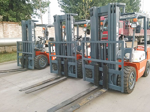 电动叉车和电动叉车配件的关系